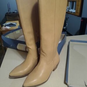 Women's Tall Boot/ Read Description